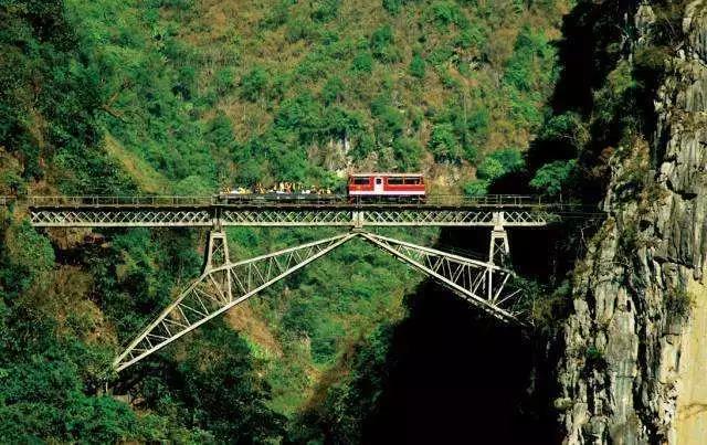 云南十八怪之“火車(chē)沒(méi)有汽車(chē)快”，跟這條鐵路有關(guān)    昆明宴會(huì)策劃