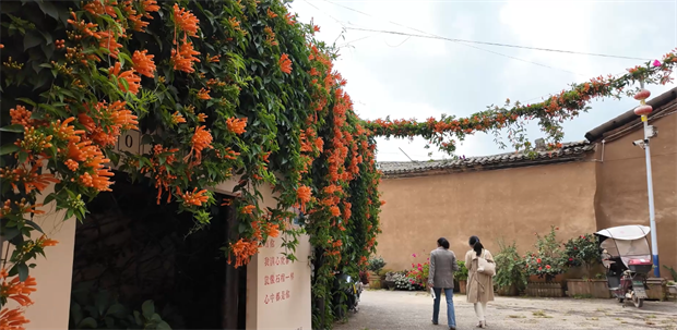 云南旅游,云南旅行社,云南團建公司,云南策劃公司,云南會議會展,昆明旅游,昆明旅行社,昆明團建公司,昆明策劃公司,昆明會議會展：一墻詩情畫意，半日煙火人間！走進雁塔村，點燃深秋的浪漫與閑適~